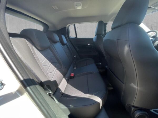 Jeep Avenger Altitude Automatik VORLAUF ALLWETTER+PDC+KAMERA+CARPLAY+SHZ bild 7