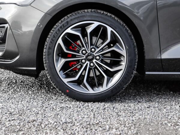 Ford Focus Turnier ST-Line X 155PS Aut. FAP Winter Parking Styling bild 3