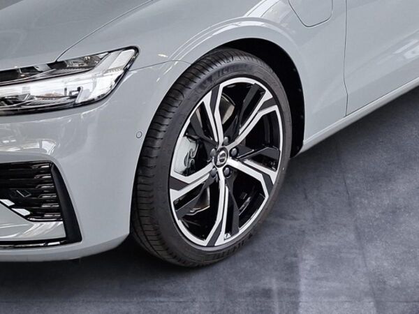 Volvo V60 Kombi Recharge Plug-In Hybrid AWD Plus Dark bild 6