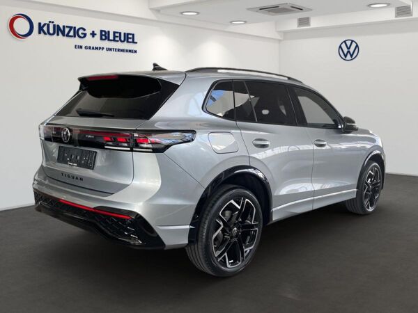 Volkswagen Tiguan R-Line 2,0 l TDI 4M ⭐SOFORT VERFÜGBAR⭐PANO+AHK+HARMAN+Head-Up+360 Grad⭐ bild 4