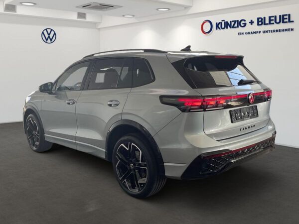Volkswagen Tiguan R-Line 2,0 l TDI 4M ⭐SOFORT VERFÜGBAR⭐PANO+AHK+HARMAN+Head-Up+360 Grad⭐ bild 5