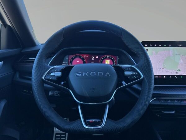 Skoda Octavia Combi 2.0 TSI 195 kW RS, AHK, Panorama-Schiebedach elektrisch bild 4