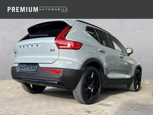 Volvo XC40 Plus Black Edition 2WD Pano 360° Mild-Hybrid Benziner bild 2