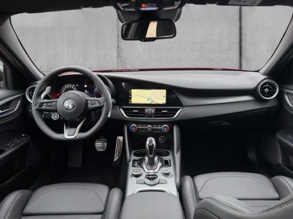 Alfa Romeo Giulia Veloce Q4 2.0 PDC+KAMERA+NAVI+CARPLAY+SHZ bild 3