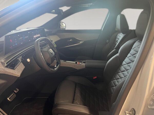 Peugeot 3008 GT Elektro Dualmotor 325 PS / Gewerbedeal / Sofort Verfügbar bild 6