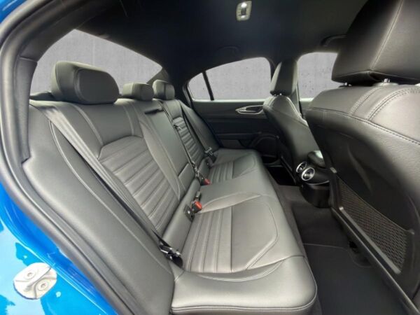 Alfa Romeo Giulia Veloce Q4 2.0 PDC+KAMERA+NAVI+CARPLAY+SHZ bild 7