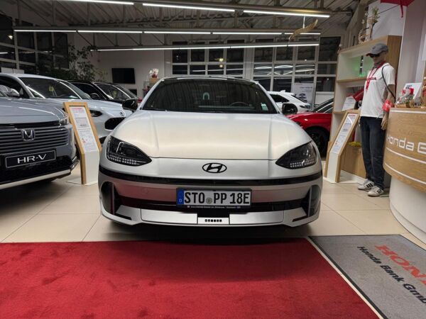 Hyundai IONIQ 6 First Edition / Gravity Gold Matt bild 2