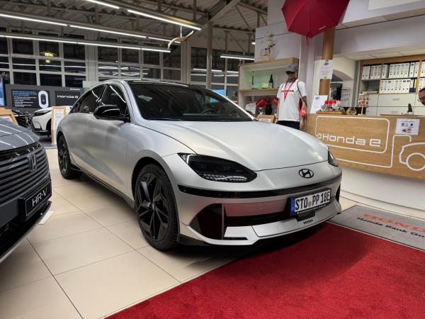 Hyundai IONIQ 6 First Edition / Gravity Gold Matt bild