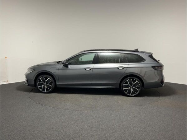 Volkswagen Passat R-Line 1.5 l eHybrid SOFORT VERFÜGBAR!  CarPlay Pano Hyb. bild 5