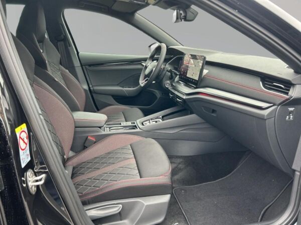 Skoda Octavia Combi 2.0 TSI 195 kW RS, AHK, Panorama-Schiebedach elektrisch bild 7