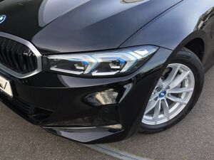 BMW 330 330e xDrive Touring LC PROF+HUD+PANO+AHK+KAMERA bild 3