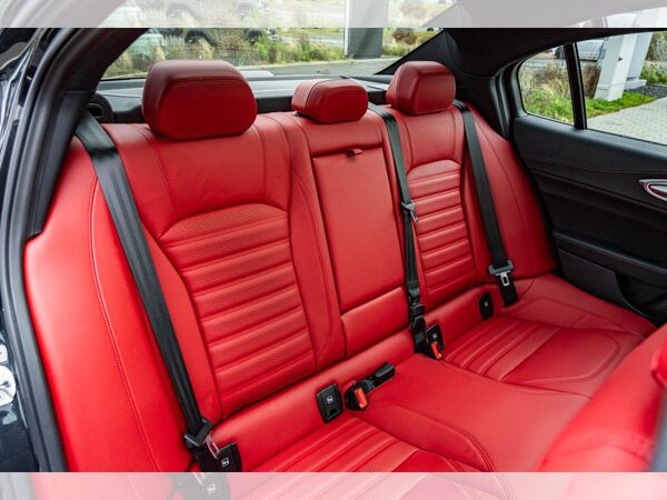 Alfa Romeo Giulia Veloce 2.0 Turbo AT8 Q4 SOFORT PANORAMA PREMIUM TECHNOLOGIE bild 6