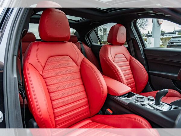 Alfa Romeo Giulia Veloce 2.0 Turbo AT8 Q4 SOFORT PANORAMA PREMIUM TECHNOLOGIE bild 5
