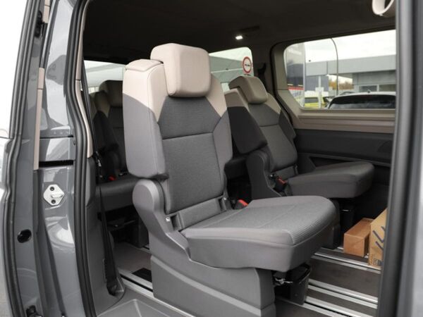 Volkswagen T7 Multivan "FAMILY" 2.0 TDI LÜ 7-Gang-DSG bild 4
