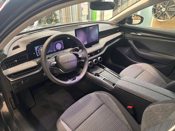 Skoda Superb Combi 2.0 TDI DSG Selection / Sofort Verfügbar bild 2