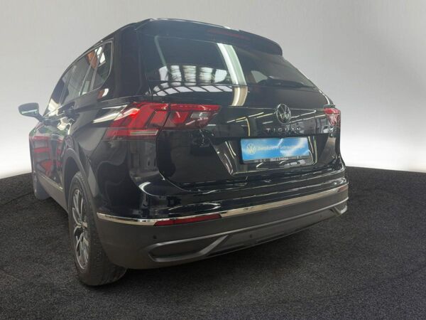 Volkswagen Tiguan Life 2.0 TDI DSG LED NAV AHK KAM LANE PDC bild 3