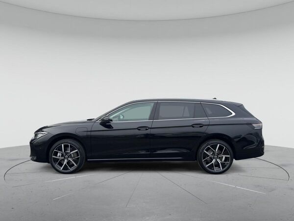 Volkswagen Passat Elegance 1.5 eHybrid DSG *Leder*Pano*AHK* !! sofort verfügbar !! bild 4