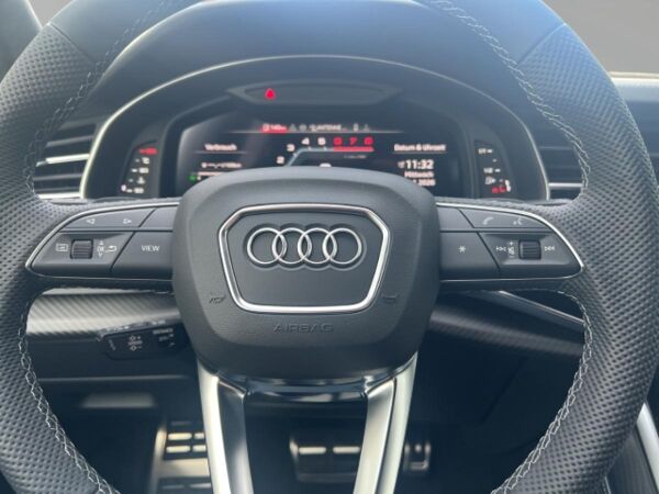 Audi SQ8 qu SUV TFSI 373 kW tiptronic Pano StHz Tv 22'' AHK bild 4