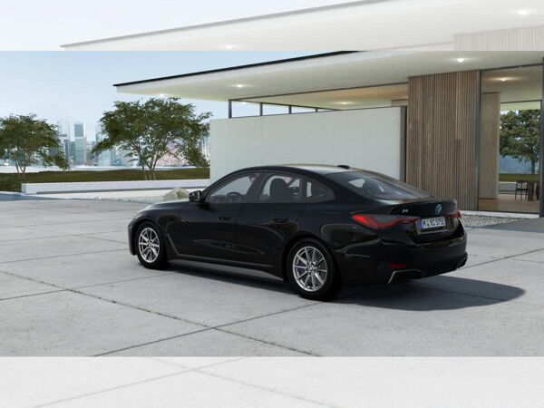 BMW i4 Gran Coupé eDrive 35, NAVI, SHZ,  Parking Assistant, uvm! bild 2