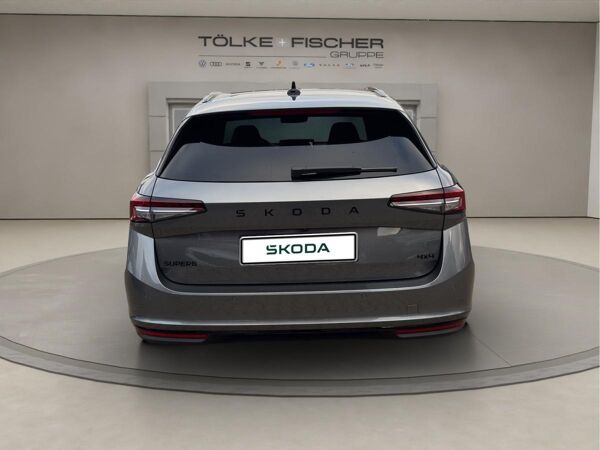 Skoda Superb SOFORT VERFÜGBAR! Combi Sportline DCC AHK Navi Pano eHeck bild 4