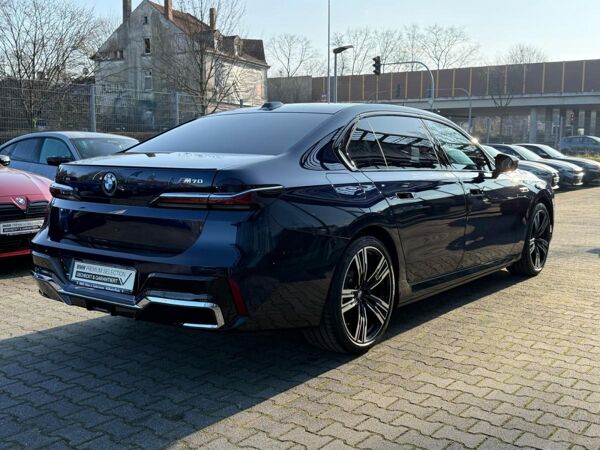 BMW i7 M70 xDrive M Sport //FondEntertainment ExecutiveDrivePro B&W bild 2