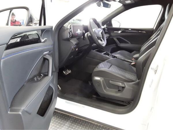 Volkswagen Tiguan 2.0 TDI DSG 4Motion R-Line Navi IQ.Light DAB+ FrontAssist bild 3