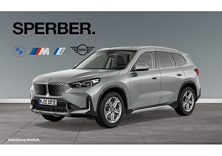 BMW iX1 eDr.20, xLine,Premium Pkt.,AHK,Aktivsitz,Panoramadach,uvm.