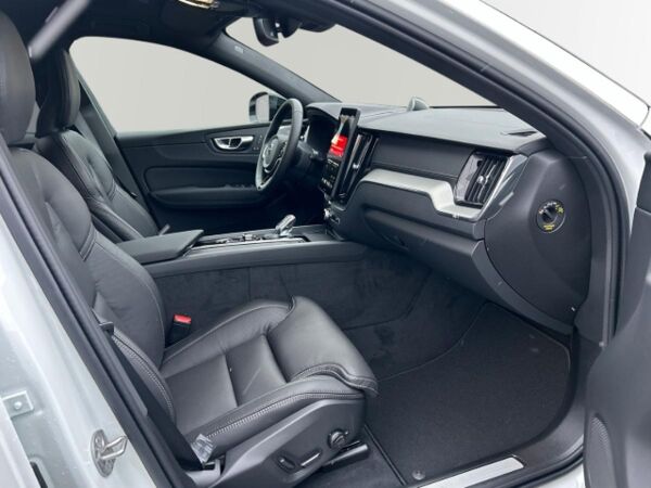 Volvo XC60 B5 Benzin AWD Ultra Black Edition *keine 0,5%* bild 3