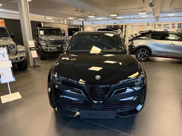 Alfa Romeo Junior Intensa 1.2 VGT 48V-Hybrid DCT Abholung Mannheim bild 2