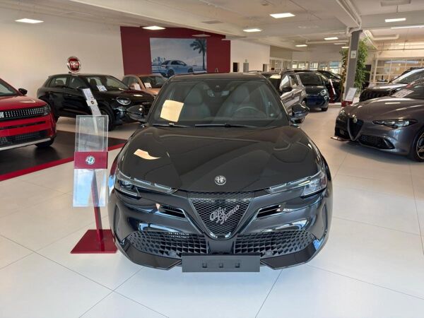 Alfa Romeo Junior 1.2 VGT 48V-Hybrid DCT Q4 Abholung Mannheim bild 2