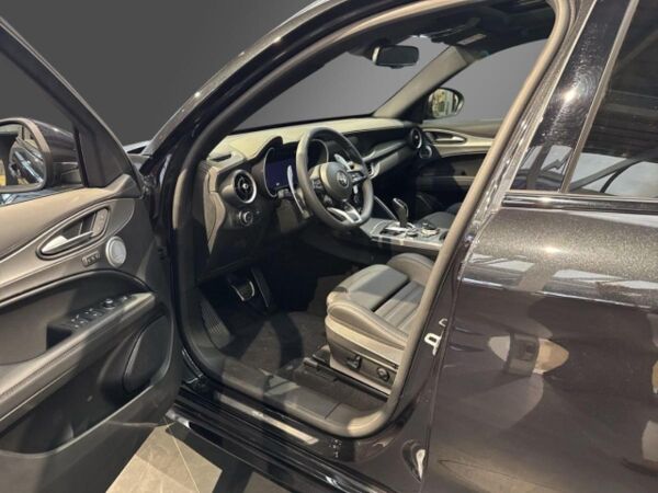 Alfa Romeo Stelvio Veloce Q4 2.0 Turbo-21 Zoll-Panoramadach- bild 6