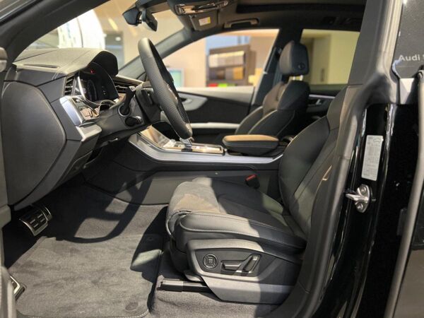 Audi Q8 TDI quattro S-Line Business ⇒ Matrix ⇒ 23" ⇒ Panoramadach  ⇒ HUD  ⇒ AHK bild 4