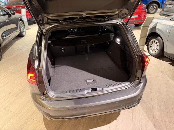 Ford Focus Turnier ST-Line X ❗️SOFORT VERFÜGBAR❗️Winter-P., Pano-Dach, Fahrerassistenz-P. bild 6
