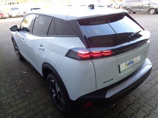 Peugeot 2008 Hybrid 145 e-DSC Allure Allwetterr., Navi bild 4