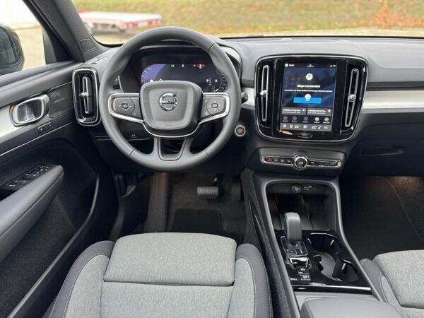 Volvo XC40 B4 Plus Black Edition bild 4