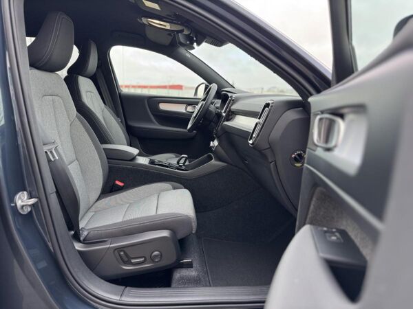 Volvo XC40 B4 Plus Black Edition bild 7
