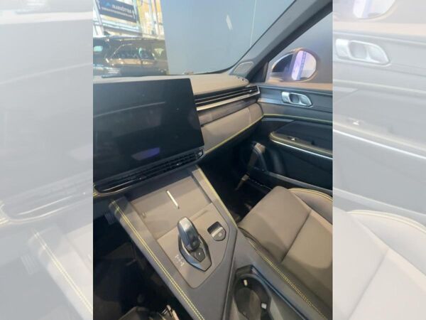 LYNK & Co 01 More/ 0,00 % Finanzierung /Lieferung Deutschlandweit/ Sofort Verfügbar! /Frei Konfigurierbar!360°CAM bild 6