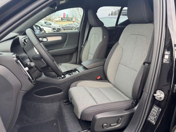 Volvo XC40 B3 B DKG Plus Black Edition. bild 7