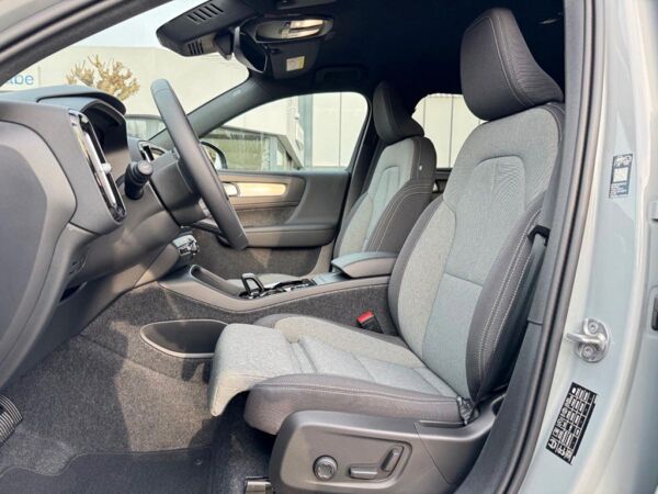 Volvo XC40 B3 Plus Black Edition bild 3
