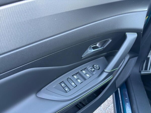 Peugeot 408 ELEKTRO GT 210 +Pano-Dach+Navi+360°Kamera+LED+ privat bild 7