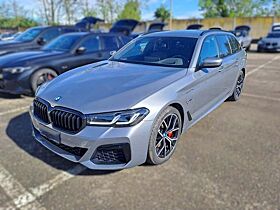 BMW 530 e Touring M-Sport Pro 19 HuD Sitzklima 360°-KAMERA BMW 530 e Touring M-Sport Pro 19 HuD Sitzklima 360°-KAMERA