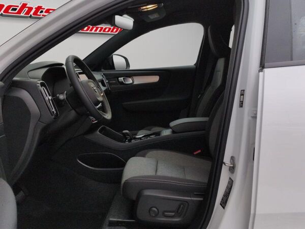 Volvo XC40 B3 B DKG Plus Black Edition bild 5