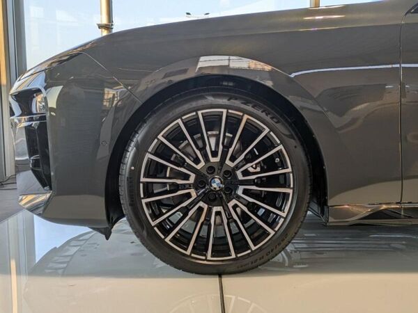BMW 740 740d xDrive M Sportpaket bild 6