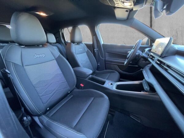 Jeep Avenger Altitude Mild-Hybrid ALLWETTER+PDC+KAMERA+CARPLAY+SHZ bild 6