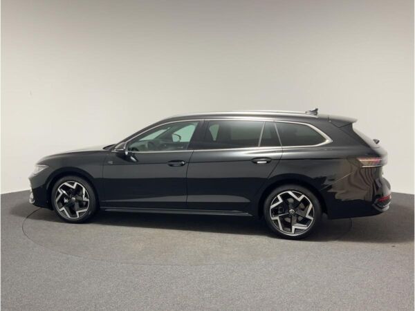 Volkswagen Passat Variant 2.0 TDI DSG R-line CarPlay Pano bild 4