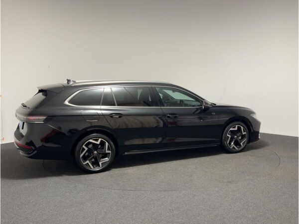 Volkswagen Passat Variant 2.0 TDI DSG R-line CarPlay Pano bild 7