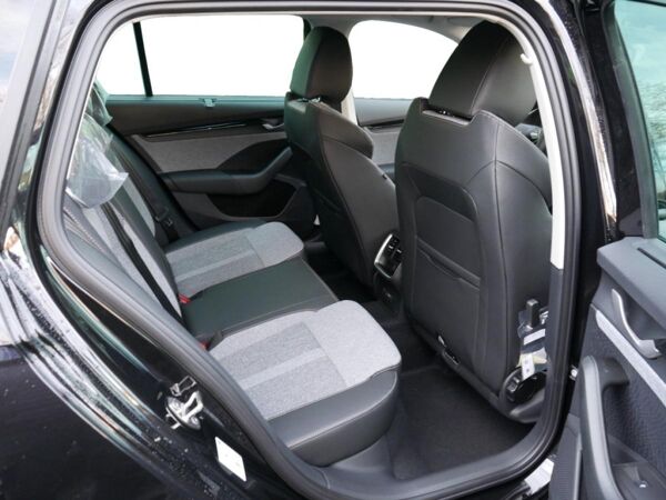Skoda Octavia Combi 2.0 TDI Balance KEYLESS KAMERA ACC AHK *951* bild 4