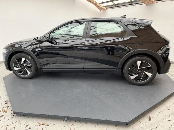 Hyundai IONIQ 5 63kWh Sofor Verfügbar*Navi*SHZ*Kamera bild 4