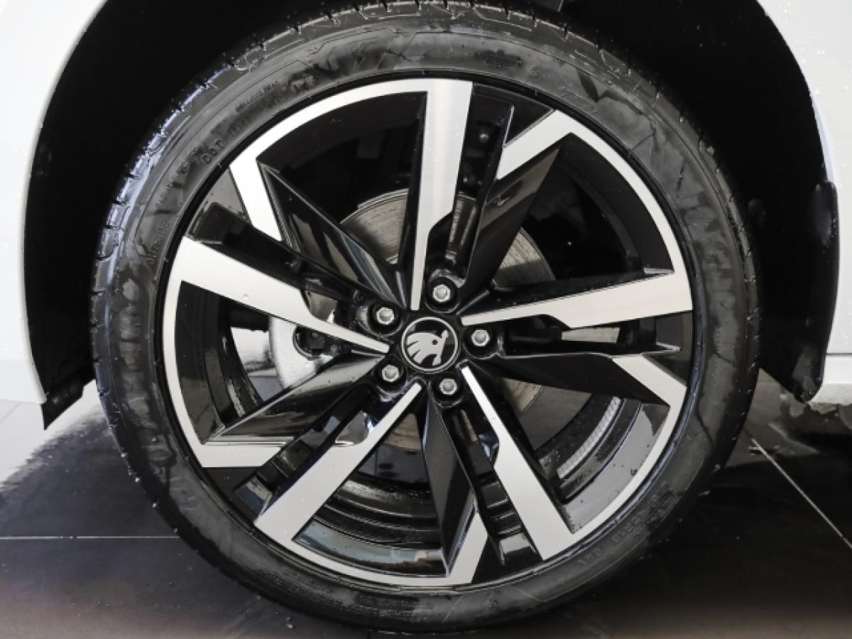 Skoda Kamiq Monte Carlo 1.5 TSI DSG AHK Navi Winter Matrix bild 3