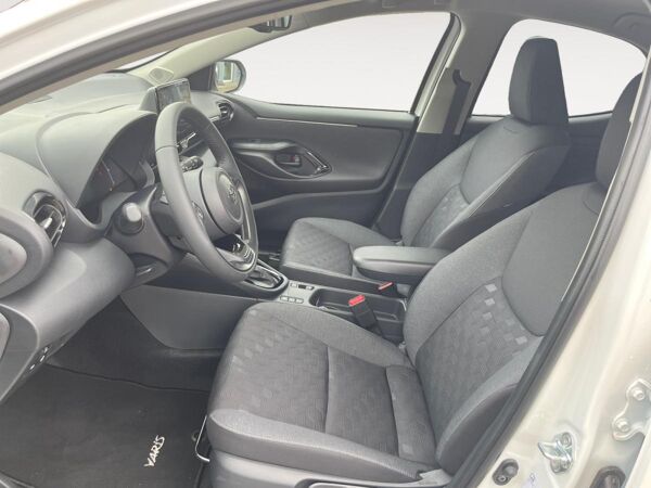 Toyota Yaris Teamplayer-Comfort Paket-Sofort Verfügbar-Sonderrabatt bild 4